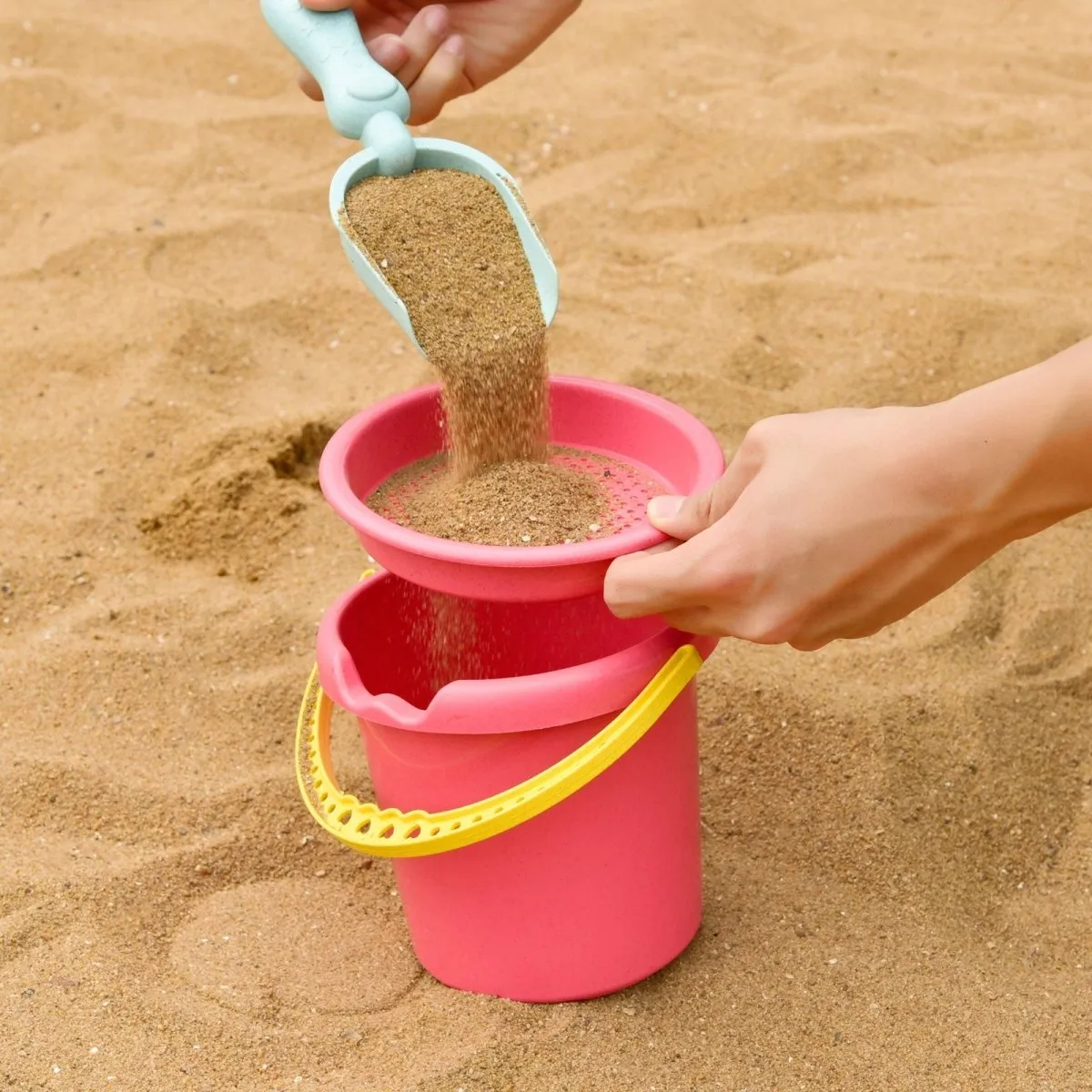 12 Pcs Beach Toys Set with Sand Sifters